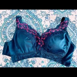 Beautiful  Size 1X Blue & Hot Pink Bra